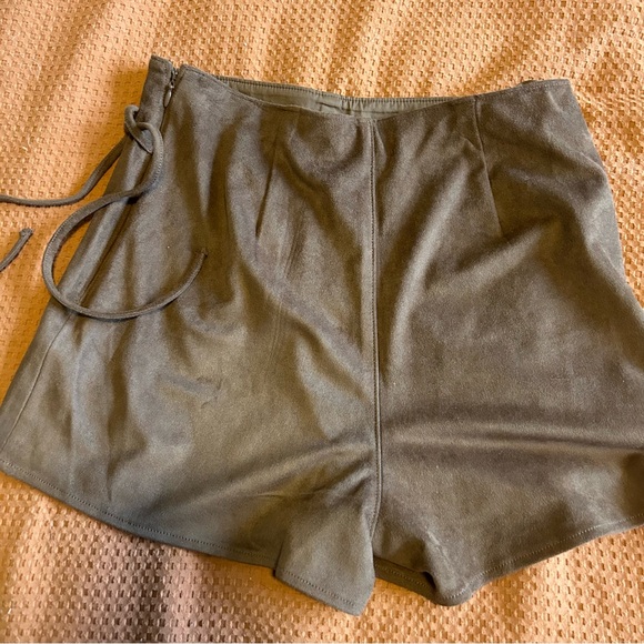 Abercrombie vegan suede skort NWT - Picture 3 of 3
